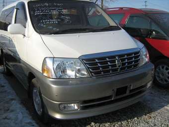 2001 Toyota Grand Hiace Photos