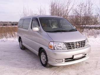 2001 Toyota Grand Hiace Photos