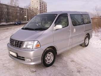 2001 Toyota Grand Hiace Pictures