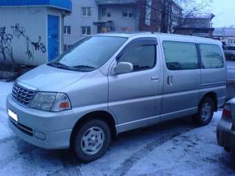 2001 Toyota Grand Hiace Pictures