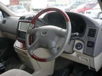 2001 Toyota Grand Hiace Photos