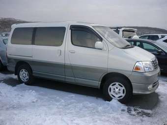2001 Toyota Grand Hiace Photos