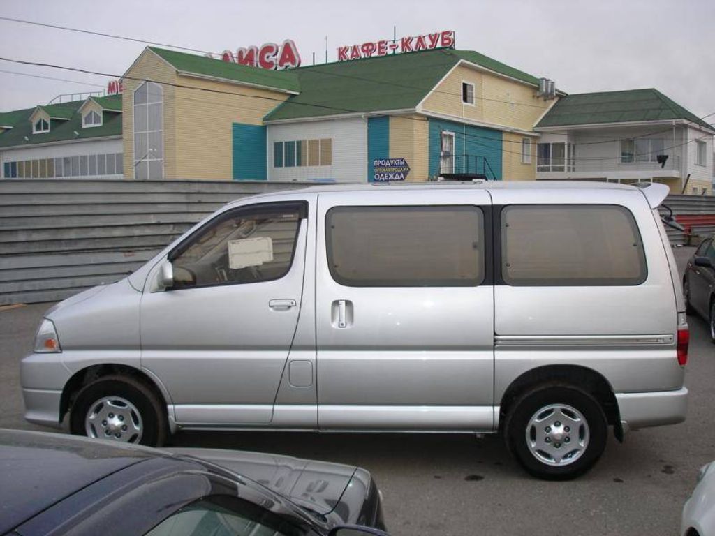 2002 Toyota Grand Hiace