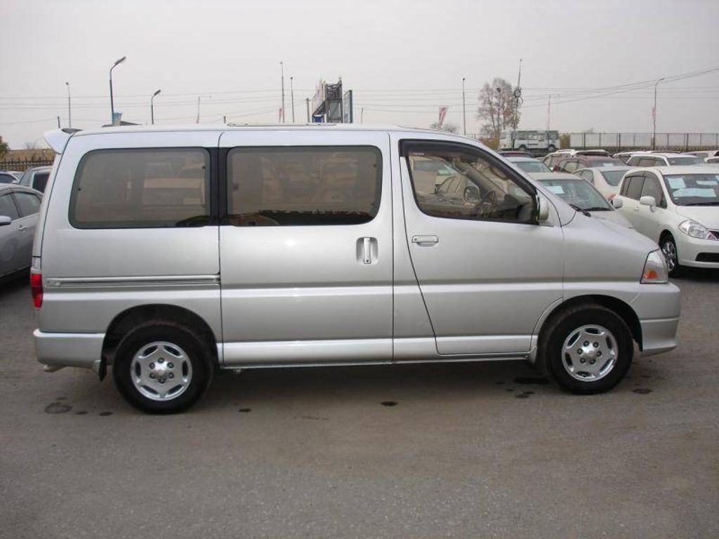 2002 Toyota Grand Hiace