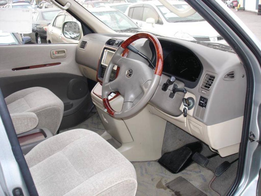 2002 Toyota Grand Hiace