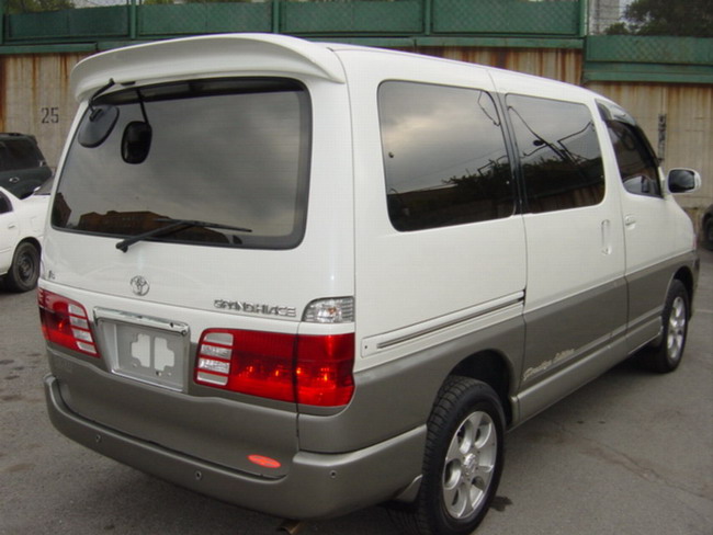 2002 Toyota Grand Hiace Pictures