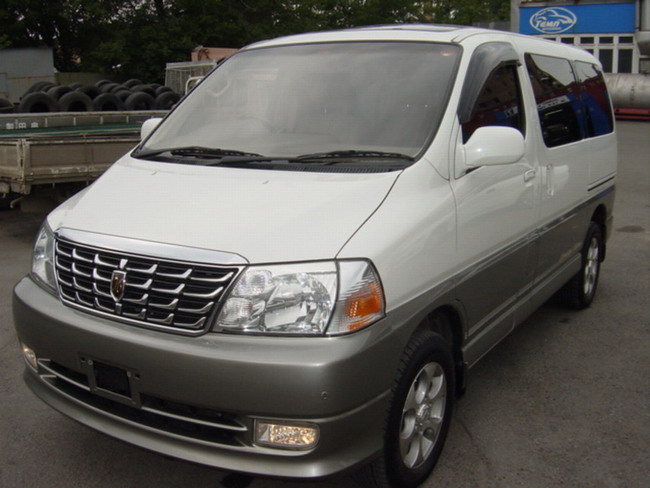 2002 Toyota Grand Hiace Pictures