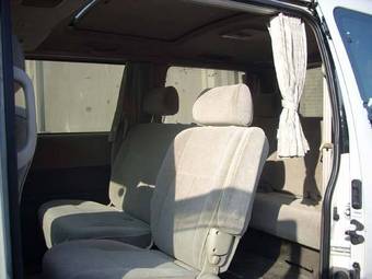 2002 Toyota Grand Hiace Pictures