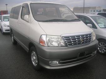 2002 Toyota Grand Hiace Pictures