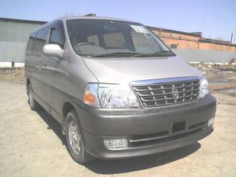 2002 Toyota Grand Hiace Photos