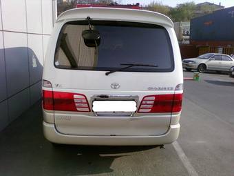 2002 Toyota Grand Hiace Images