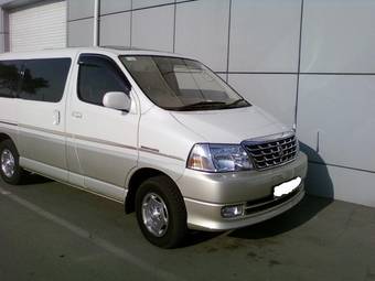 2002 Toyota Grand Hiace Pictures