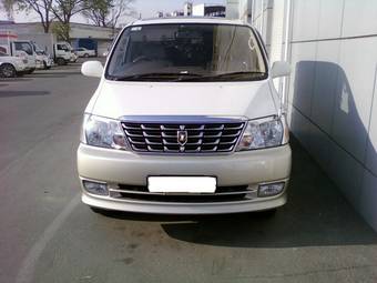 2002 Toyota Grand Hiace Pics