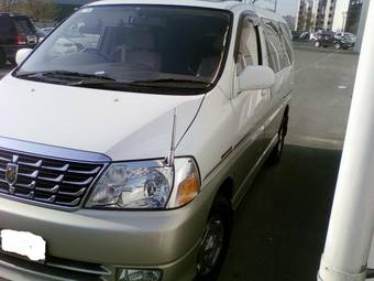 2002 Toyota Grand Hiace Pictures