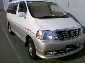 2002 Toyota Grand Hiace Pictures