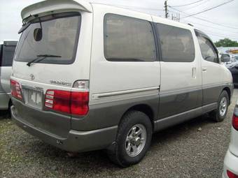 2002 Toyota Grand Hiace Photos