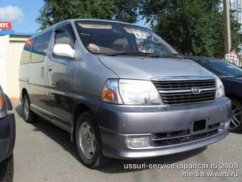 2002 Toyota Grand Hiace Pictures