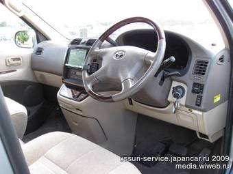 2002 Toyota Grand Hiace Pictures