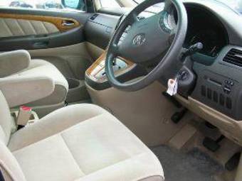 2005 Toyota Grand Hiace Pictures