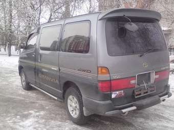 1998 Toyota Granvia Photos