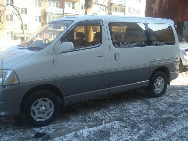 1999 Toyota Granvia