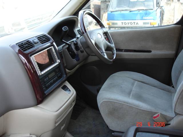 2000 Toyota Granvia