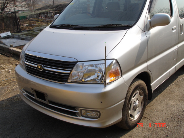 2000 Toyota Granvia