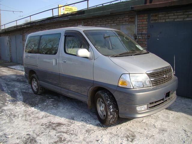 2000 Toyota Granvia