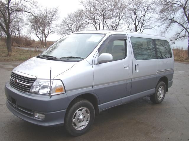 2000 Toyota Granvia