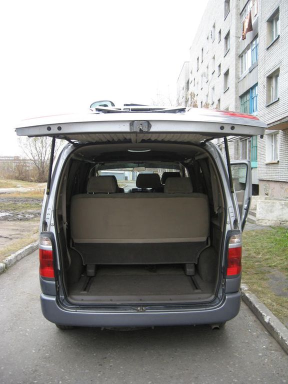 2000 Toyota Granvia