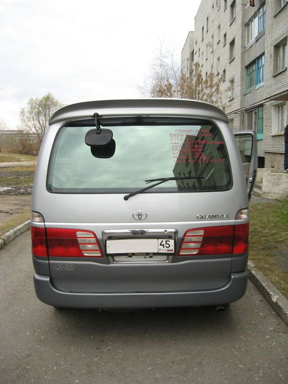 2000 Toyota Granvia