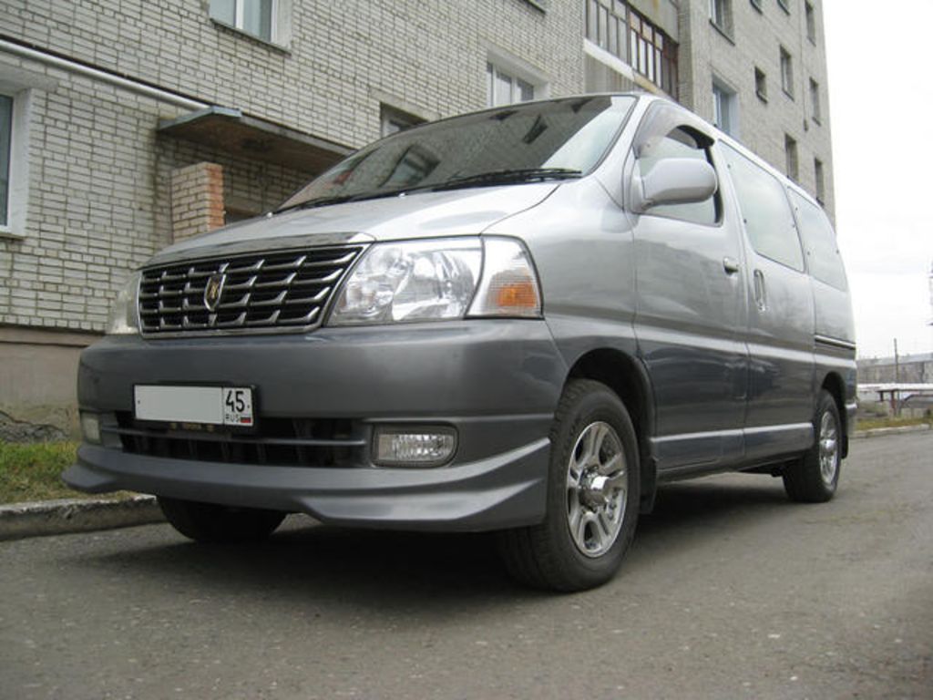 2000 Toyota Granvia