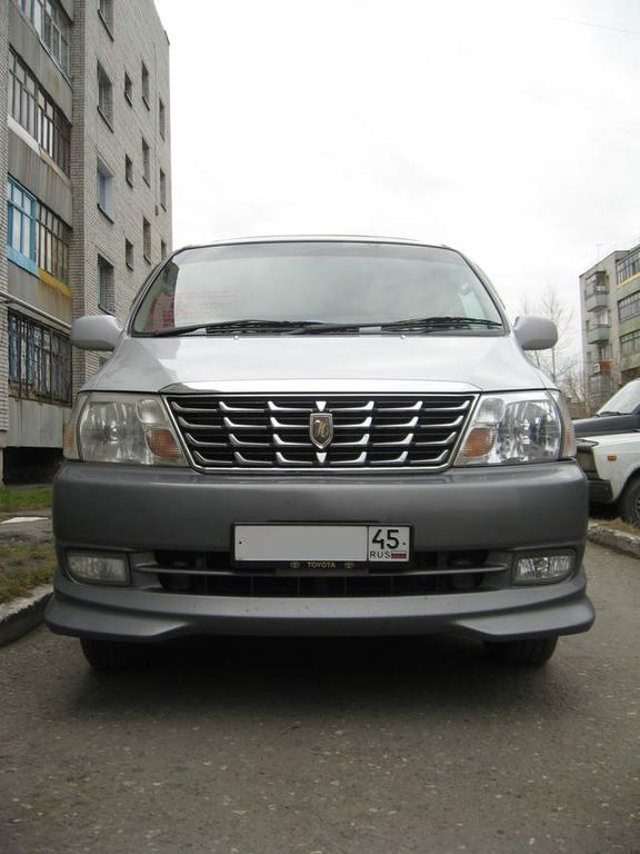 2000 Toyota Granvia