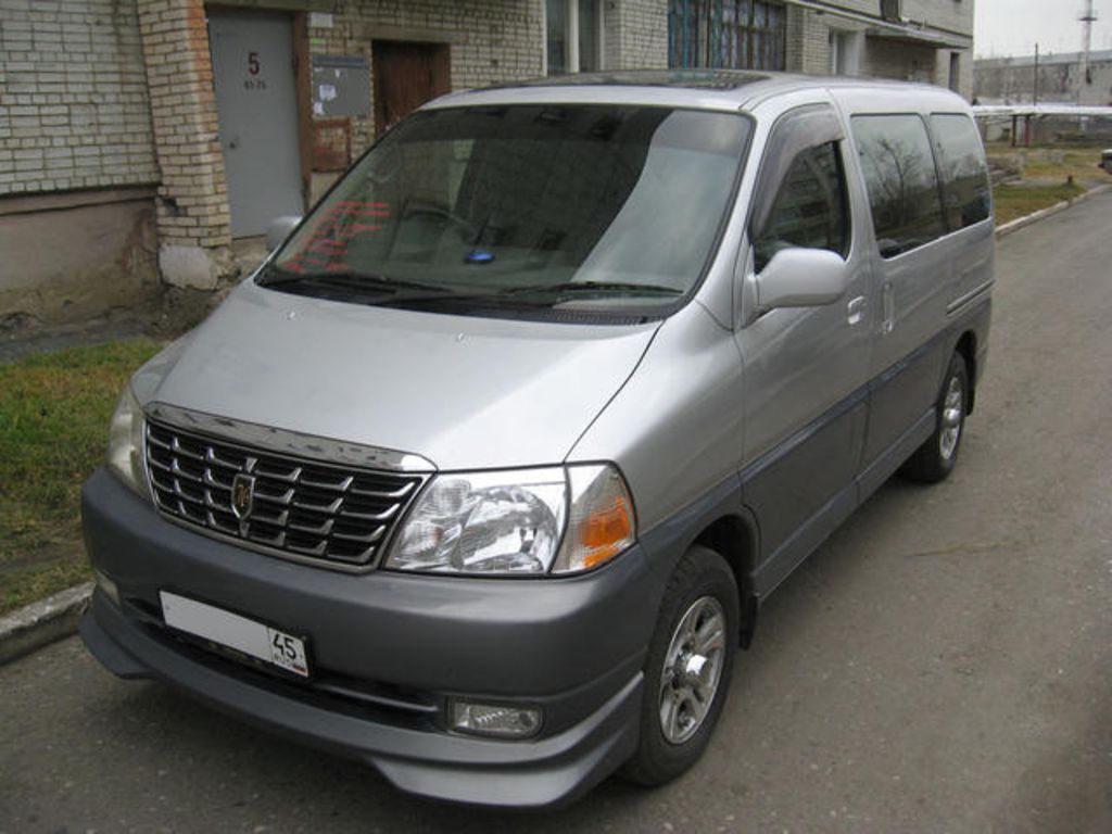 2000 Toyota Granvia