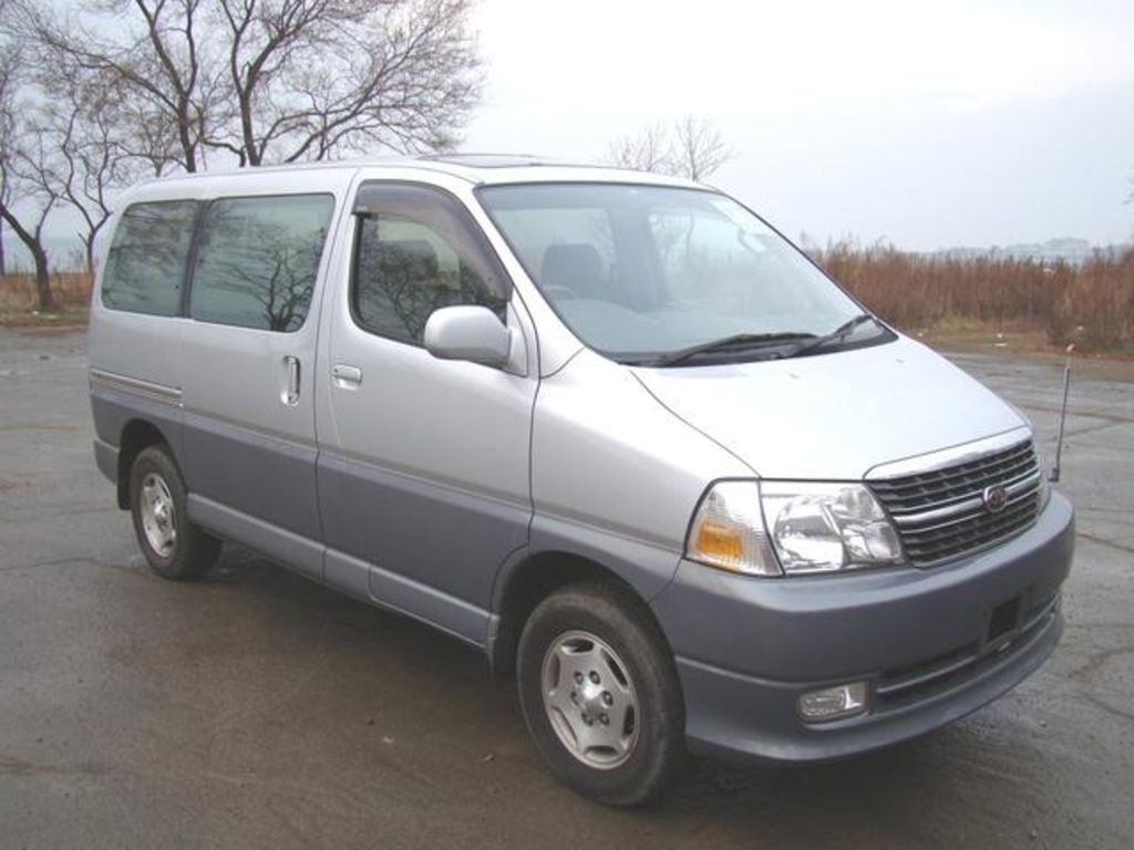 2000 Toyota Granvia