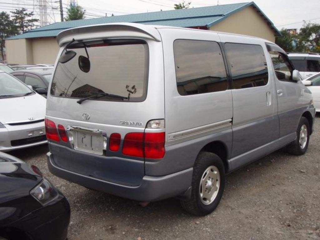 2000 Toyota Granvia