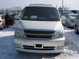 2000 Toyota Granvia