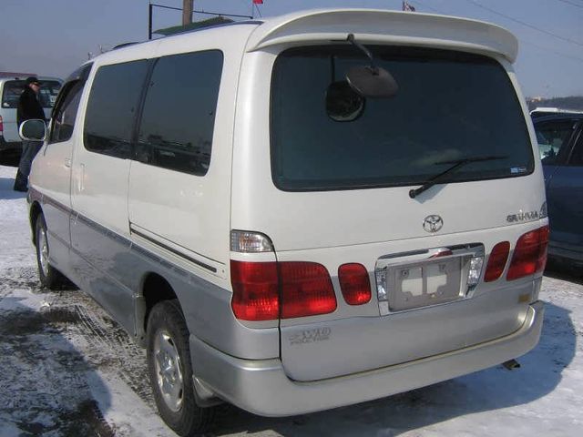 2000 Toyota Granvia