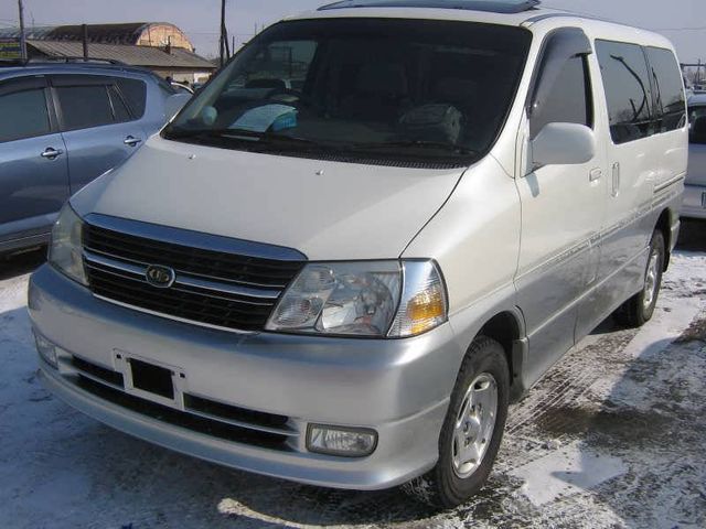 2000 Toyota Granvia