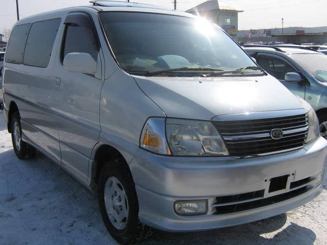 2000 Toyota Granvia