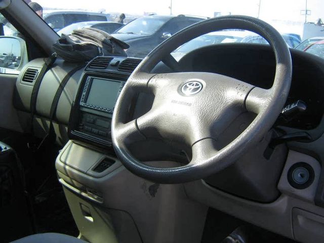 2000 Toyota Granvia