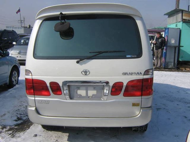 2000 Toyota Granvia