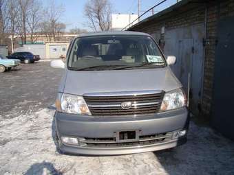 2000 Toyota Granvia Images