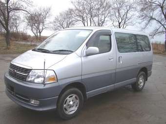 2000 Toyota Granvia Pics