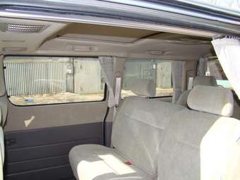 2000 Toyota Granvia Pictures