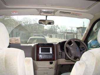 2000 Toyota Granvia Photos