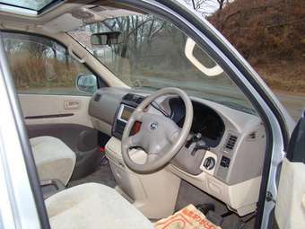 2000 Toyota Granvia Pictures