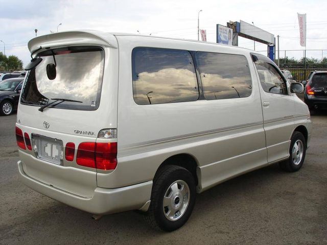 2001 Toyota Granvia