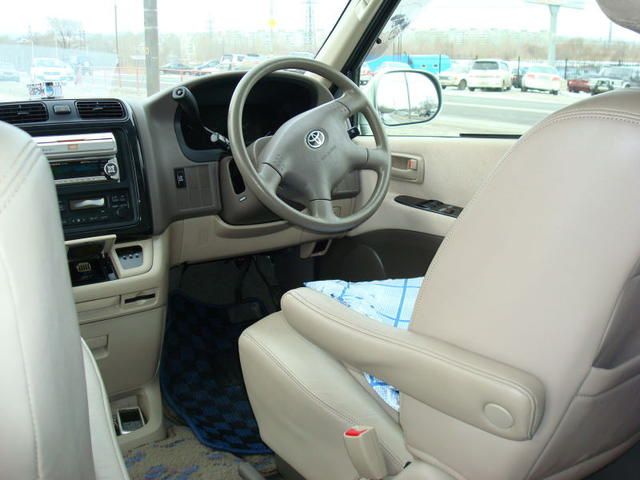 2001 Toyota Granvia