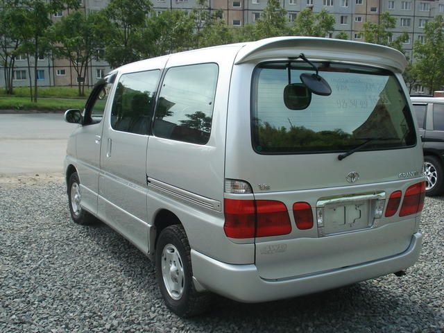 2001 Toyota Granvia